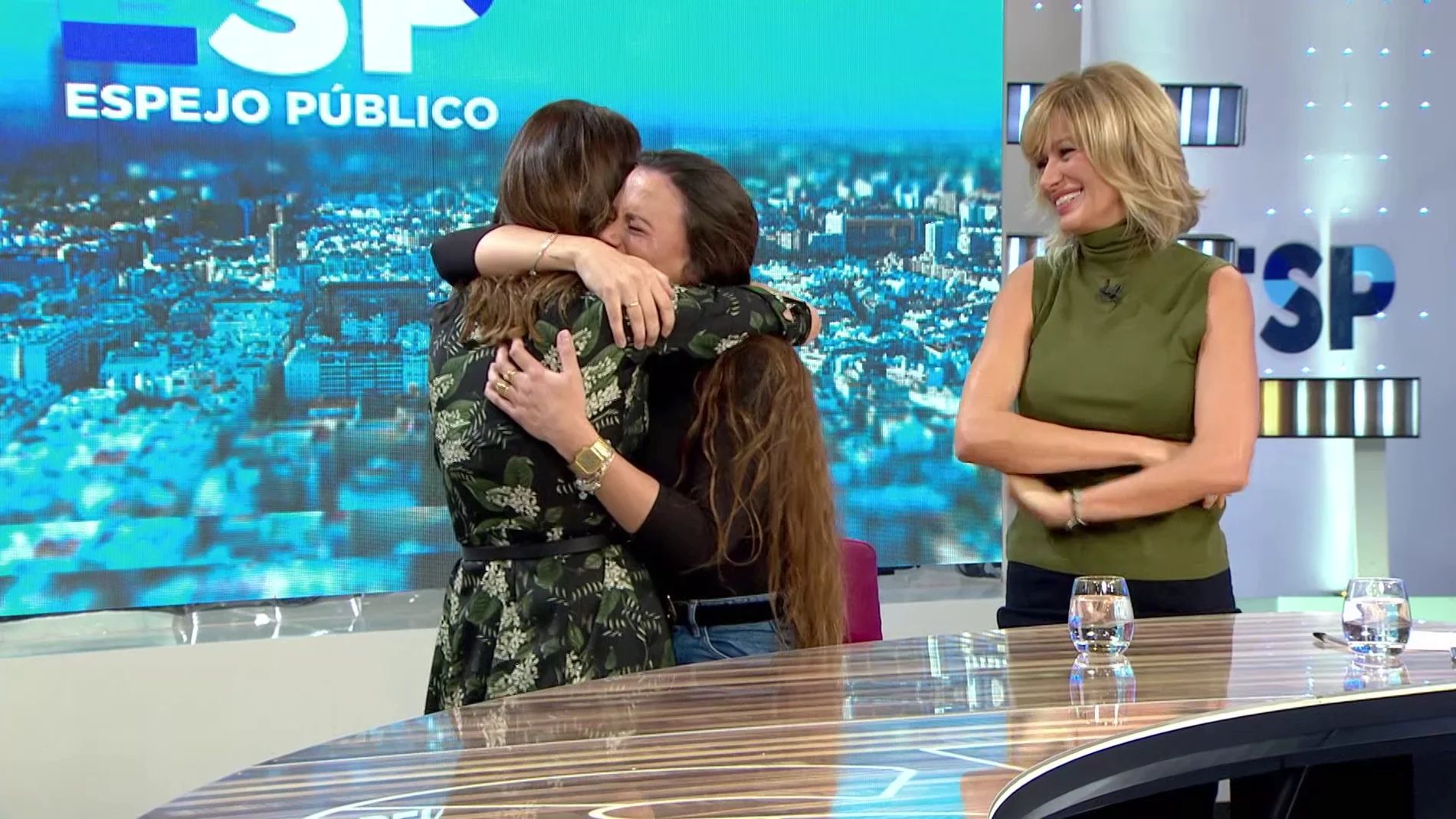 Susanna Griso y Eva González anuncian por sorpresa a Lorena Fernández su participación en las ‘Audiciones a ciegas’ de ‘La Voz’