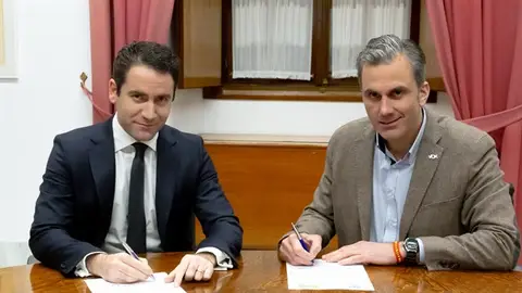 Teodoro García Egea y Javier Ortega Smith en una imagen de archivo Teodoro García Egea y Javier Ortega Smith en una imagen de archivo