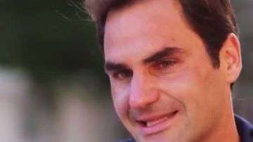 Federer se emociona durante la entrevista