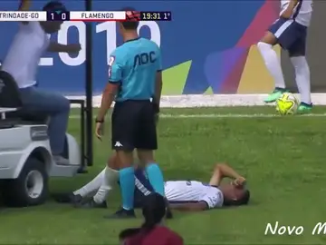 Un carrito de asistencia médica atropella a un jugador lesionado Un carrito de asistencia médica atropella a un jugador lesionado