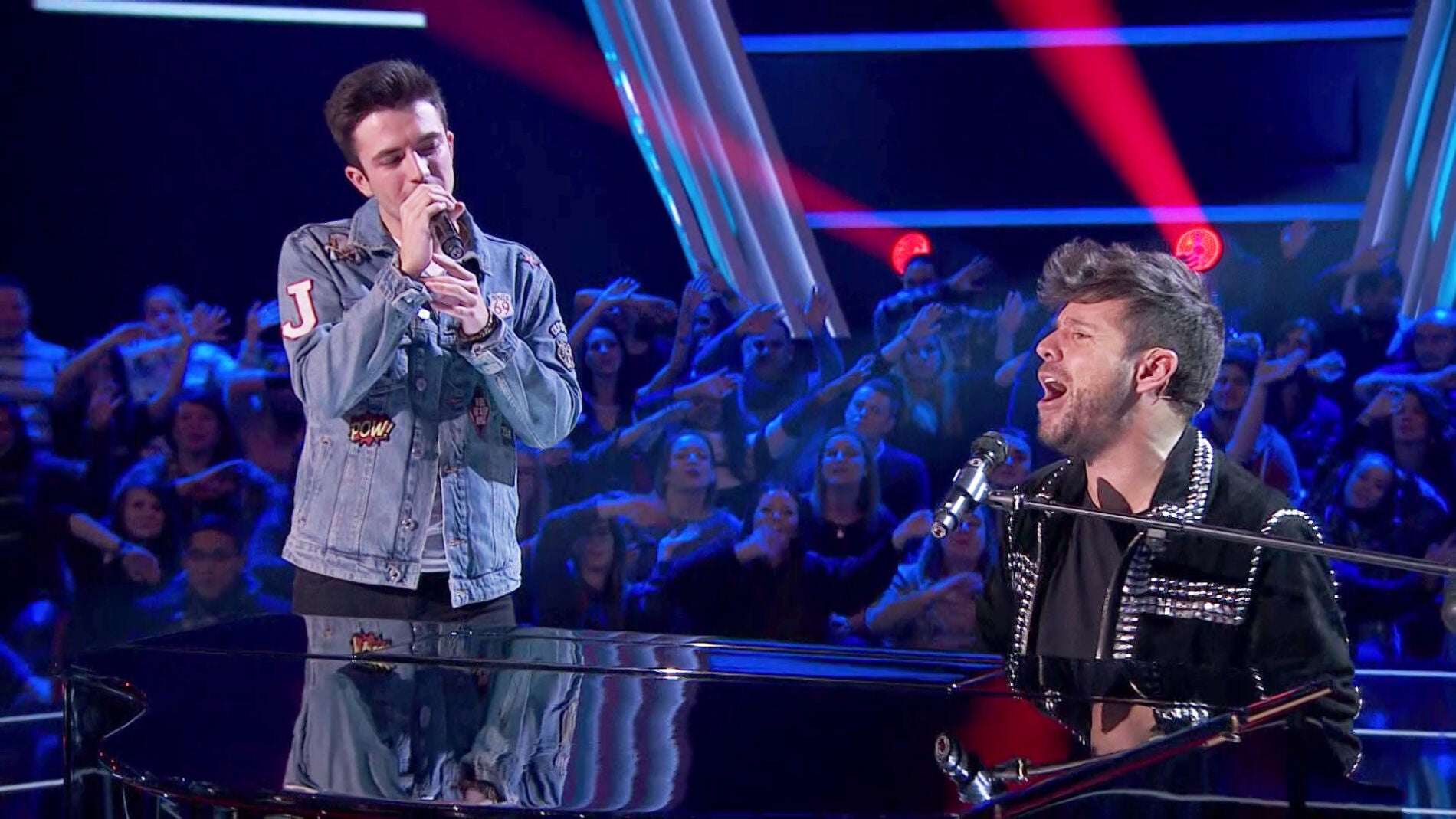 Pablo L&oacute;pez y Javier Erro interpretan 'Despacito' y 'Devu&eacute;lveme la vida' al piano en 'La Voz'