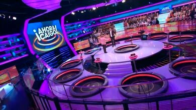 Arturo Valls comienza '¡Ahora Caigo!' bailando con Palmira Gogó