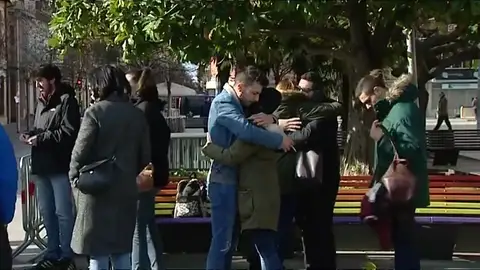 Cinco minutos de silencio en Cerdanyola por los tres montañeros fallecidos en los Andes peruanos Cinco minutos de silencio en Cerdanyola por los tres montañeros fallecidos en los Andes peruanos