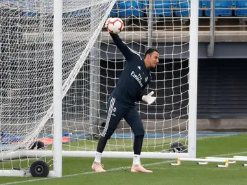 Keylor Navas, durante un entrenamiento con el Real Madrid Keylor Navas, durante un entrenamiento con el Real Madrid