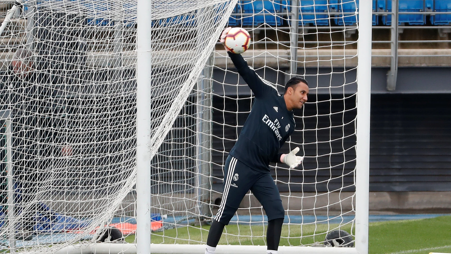 Keylor Navas, durante un entrenamiento con el Real Madrid Keylor Navas, durante un entrenamiento con el Real Madrid