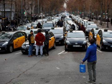 Taxistas protestan en el centro de Barcelona