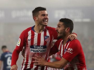 Lucas Hernández y Koke celebran un gol del Atlético de Madrid