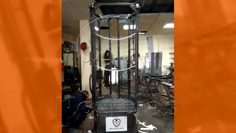 EXCLUSIVA: Esta es la cápsula por la que bajarán los mineros para empezar a cavar la galería de Totalán EXCLUSIVA: Esta es la cápsula por la que bajarán los mineros para empezar a cavar la galería de Totalán