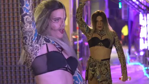 El improvisado ensayo de Ricky Merino como Mimi minutos antes de subirse al escenario de 'Tu ara me suena' El improvisado ensayo de Ricky Merino como Mimi minutos antes de subirse al escenario de 'Tu ara me suena'