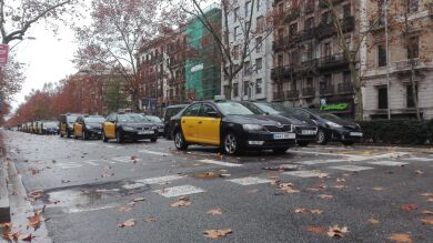 Los taxistas de Madrid mantienen los paros tras la reunión con la Comunidad