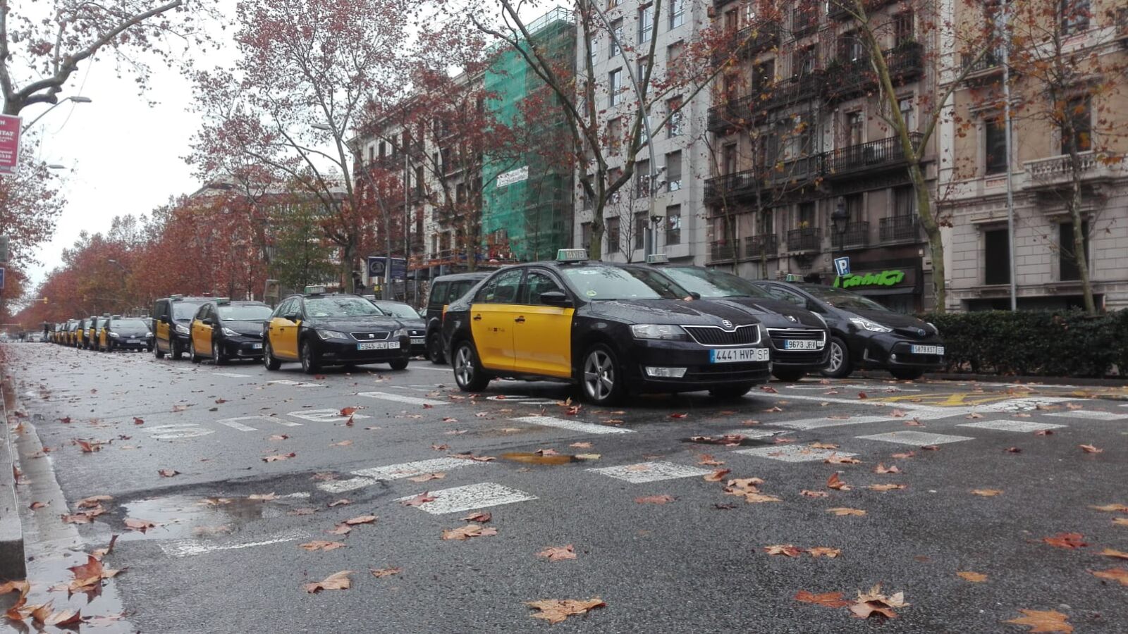 Los taxistas de Madrid mantienen los paros tras la reunión con la Comunidad