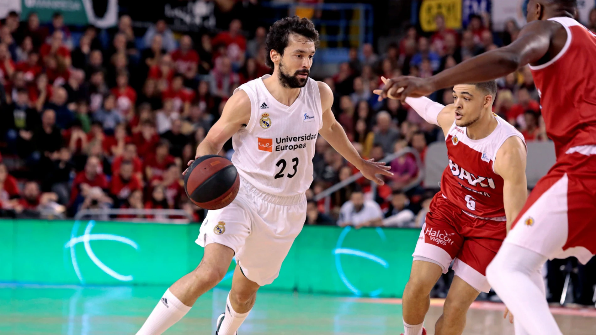 Sergio Llull, en una acción ante el Manresa Sergio Llull, en una acción ante el Manresa