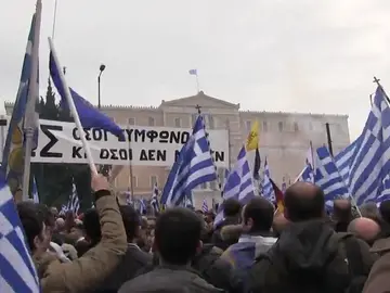 Miles de personas se manifiestan en Atenas contra el cambio de nombre de Macedonia Miles de personas se manifiestan en Atenas contra el cambio de nombre de Macedonia
