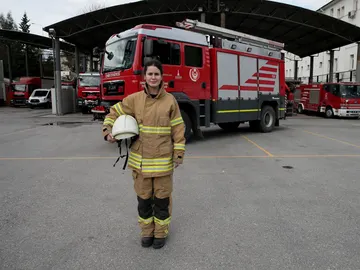 Imagen de una mujer bombero Imagen de una mujer bombero