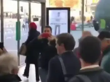 Rivera, insultado por taxistas en Atocha y les avisa de que su "agresividad" les perjudica Rivera, insultado por taxistas en Atocha y les avisa de que su "agresividad" les perjudica