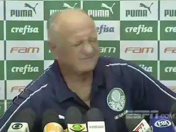 Scolari abandona una rueda de prensa tras sufrir un cólico nefrítico Scolari abandona una rueda de prensa tras sufrir un cólico nefrítico