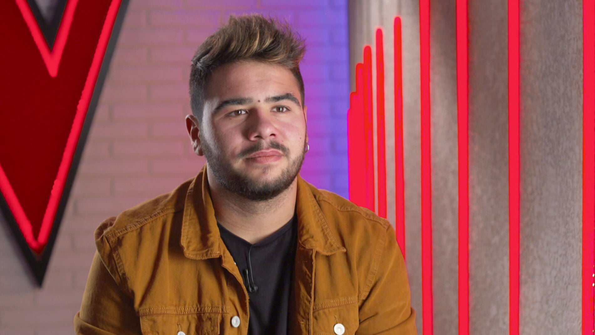 Agustín Sánchez: “La gente no entiendo que yo pueda llevar un poeta dentro”