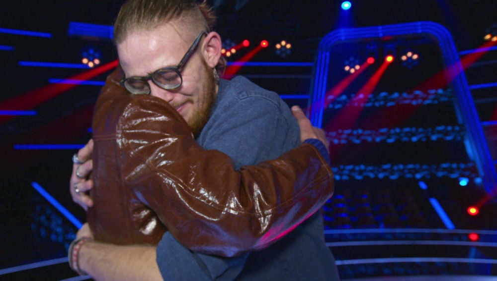 VÍDEO - LA VOZ: El vocal coach de 'La Voz' rompe a llorar de emoción con la voz de Andrés Martín