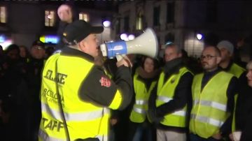 Los taxistas quieren implicar a otros colectivos para una protesta como la de los chalecos amarillos franceses Los taxistas quieren implicar a otros colectivos para una protesta como la de los chalecos amarillos franceses
