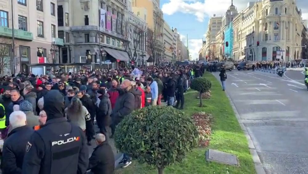 Taxistas en Madrid corta la Gran Vía