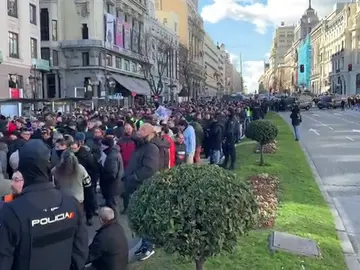 Taxistas en Madrid corta la Gran Vía Taxistas en Madrid corta la Gran Vía