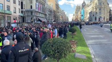 Taxistas en Madrid corta la Gran Vía