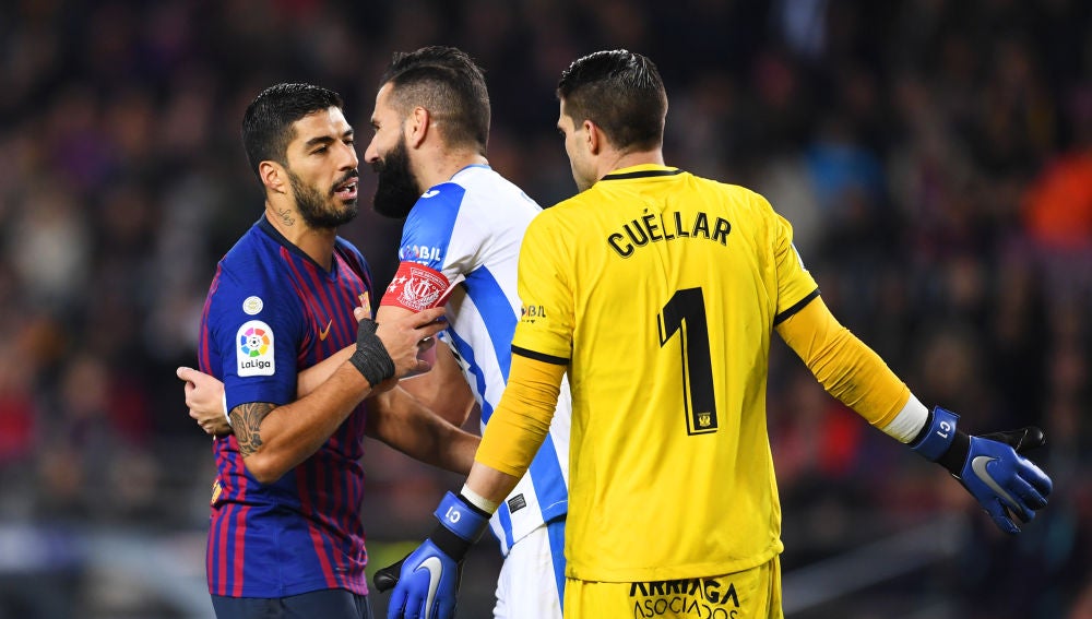 Luis Suárez y Cuéllar se encaran durante el Barcelona vs Leganés