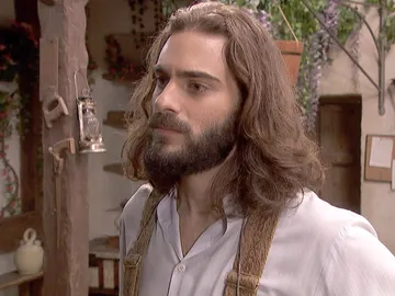 Vídeo El detalle que demuestra que Isaac sigue enamorado de Elsa Vídeo El detalle que demuestra que Isaac sigue enamorado de Elsa