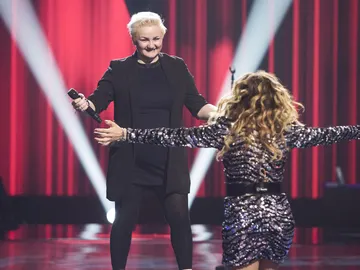 Vídeo: Paulina Rubio suma una nueva voz femenina a su equpo Vídeo: Paulina Rubio suma una nueva voz femenina a su equpo