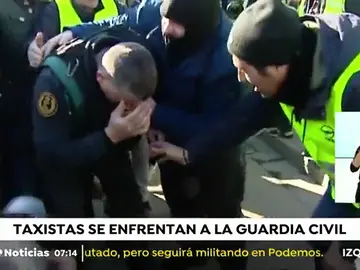 Un guardia civil resulta herido en la nuca al frenar a taxistas en Barcelona Un guardia civil resulta herido en la nuca al frenar a taxistas en Barcelona