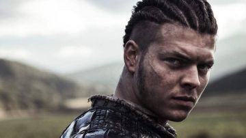 Alex Høgh Andersen como Ivar sin Huesos