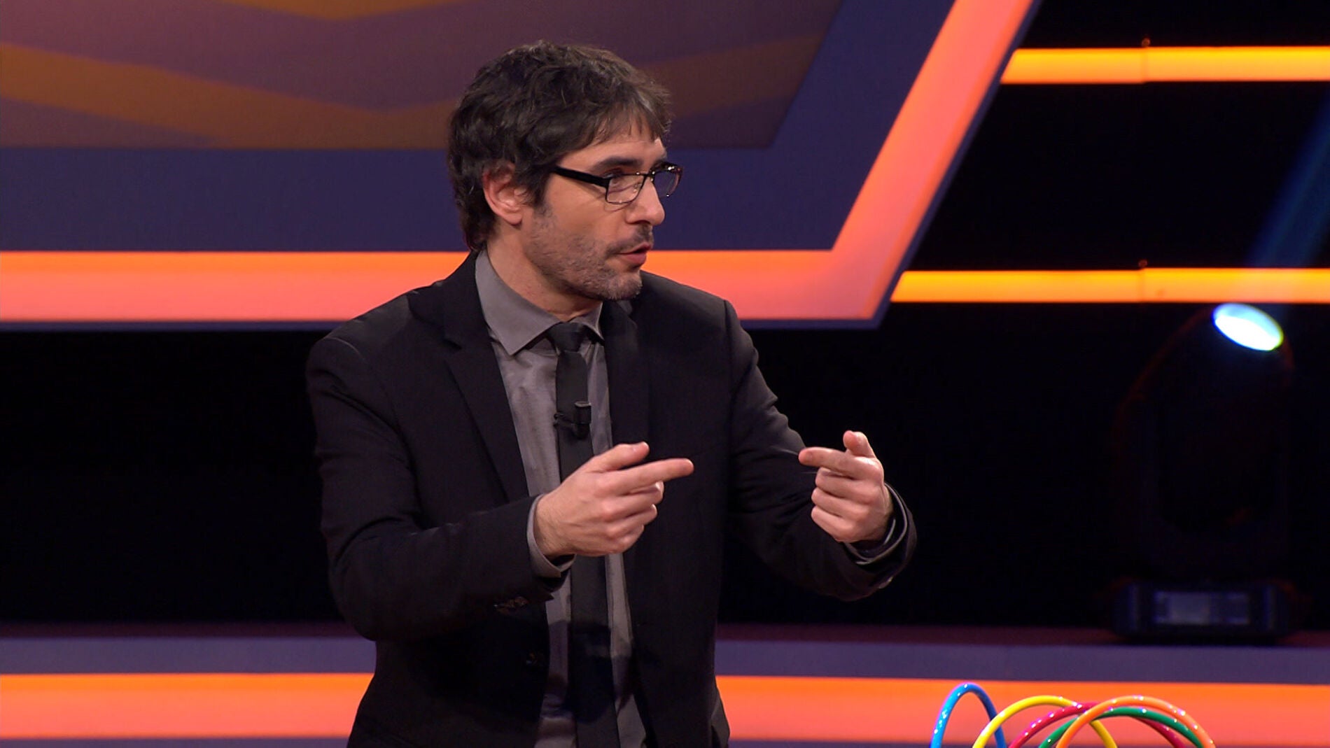 Juanra Bonet, at&oacute;nito ante la propuesta sobre el bote de '&iexcl;Boom!' del equipo 'Cobra Kai'