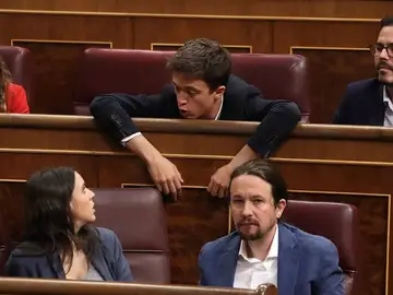 Errejón, en el Congreso, junto a Irene Montero, Alberto Garzón y Pablo Iglesias. Errejón, en el Congreso, junto a Irene Montero, Alberto Garzón y Pablo Iglesias.