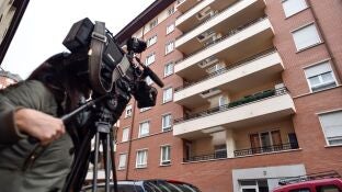 Edificio donde apareci&oacute; una ni&ntilde;a muerta junto a su madre en