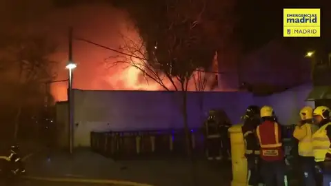 Se incendia una parcela y un hombre que estaba durmiendo en ella resulta herido Se incendia una parcela y un hombre que estaba durmiendo en ella resulta herido