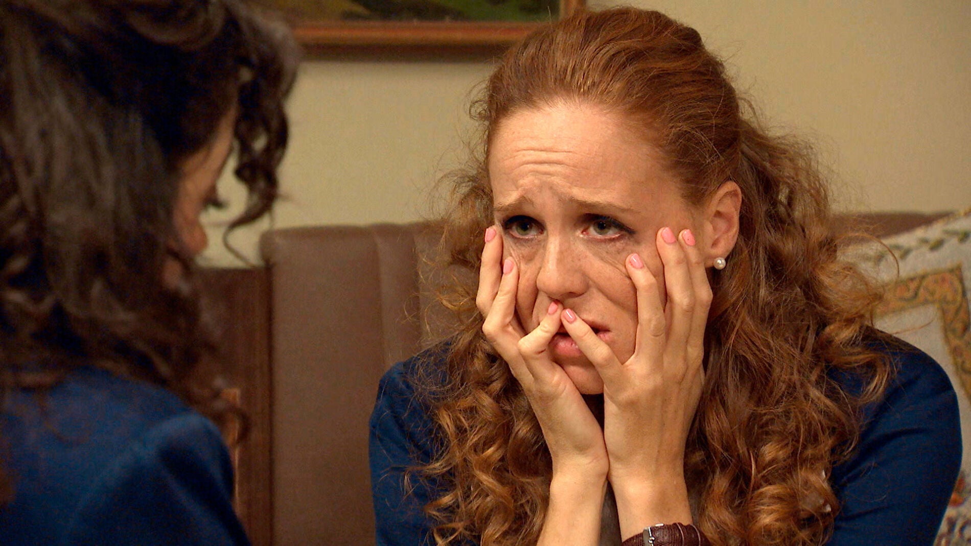 Natalia le confiesa a Amelia: "Me he enamorado de Carlos hasta la m&eacute;dula"