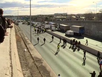 Los taxistas en Madrid cortan la M40 de nuevo Los taxistas en Madrid cortan la M40 de nuevo