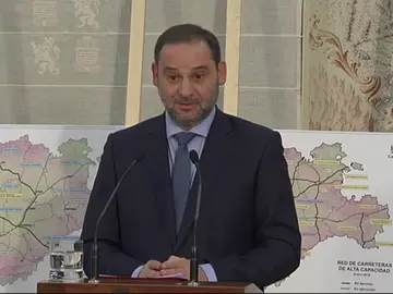Fomento aboga por un "equilibrio entre el negocio tradicional y las VTC" y pide que no se enquiste el conflicto del taxi Fomento aboga por un "equilibrio entre el negocio tradicional y las VTC" y pide que no se enquiste el conflicto del taxi