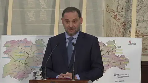 Fomento aboga por un "equilibrio entre el negocio tradicional y las VTC" y pide que no se enquiste el conflicto del taxi Fomento aboga por un "equilibrio entre el negocio tradicional y las VTC" y pide que no se enquiste el conflicto del taxi