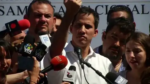 Trump reconoce a Guaidó como presidente legítimo de Venezuela, que anuncia que asume la Presidencia Trump reconoce a Guaidó como presidente legítimo de Venezuela, que anuncia que asume la Presidencia