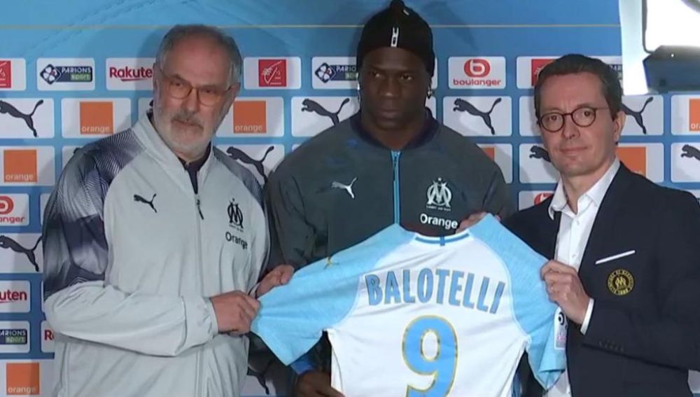 Mario Balotelli tras cerrar su fichaje con el Marsella de Zubizarreta.