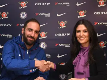 Higuaín llega al Chelsea Higuaín llega al Chelsea