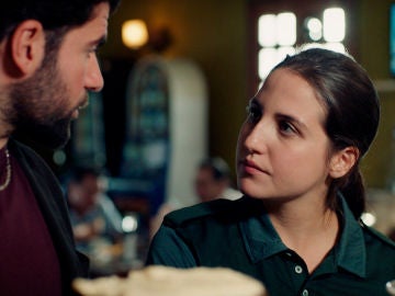 María intenta convencer a Jacobo de que lo ocurrido en Torrecillas fue un asesinato