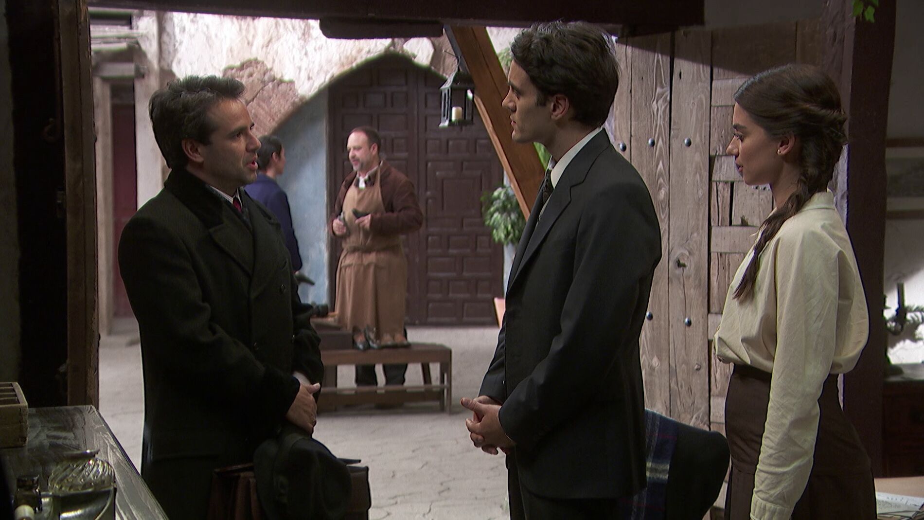 Carmelo ofrece a &Aacute;lvaro ser m&eacute;dico titular de Puente Viejo 