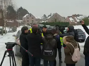 Varios taxistas de Barcelona se plantan en Waterloo para exponerle el conflicto a Carles Puigdemont Varios taxistas de Barcelona se plantan en Waterloo para exponerle el conflicto a Carles Puigdemont