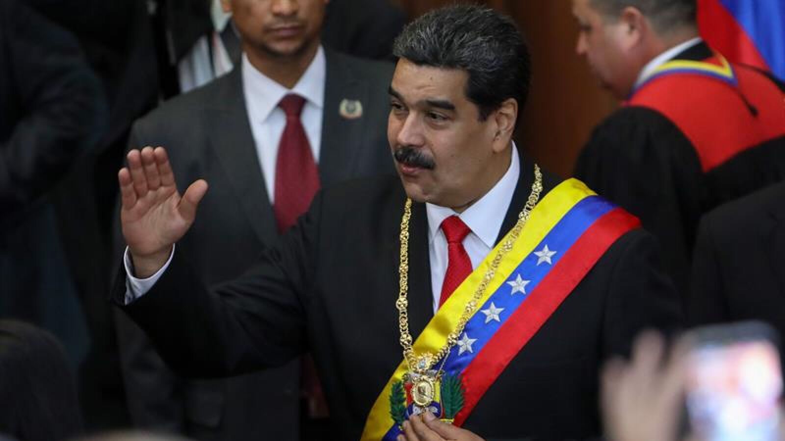 El proclamado presidente interino de Venezuela, Juan Guaidó, ofrece una amnistía a Nicolás Maduro