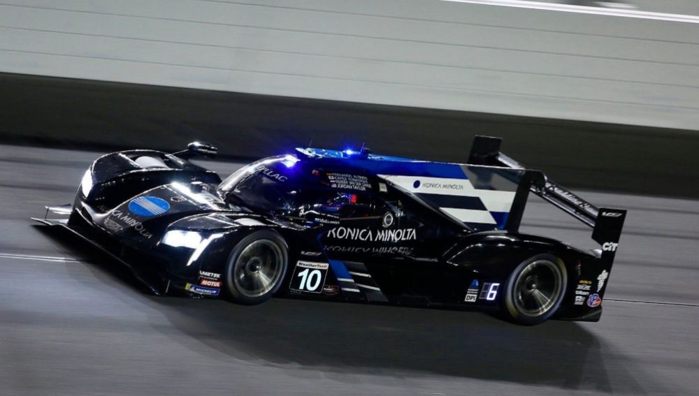 Fernando Alonso pilota el Cadillac