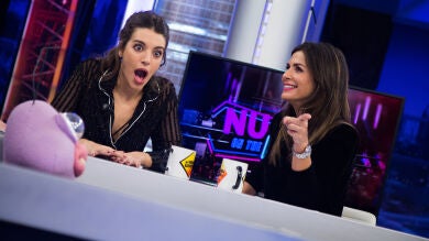 Nuria Roca saca a la luz los memes más desternillantes sobre las posturas de yoga de Pablo Motos en sus redes sociales