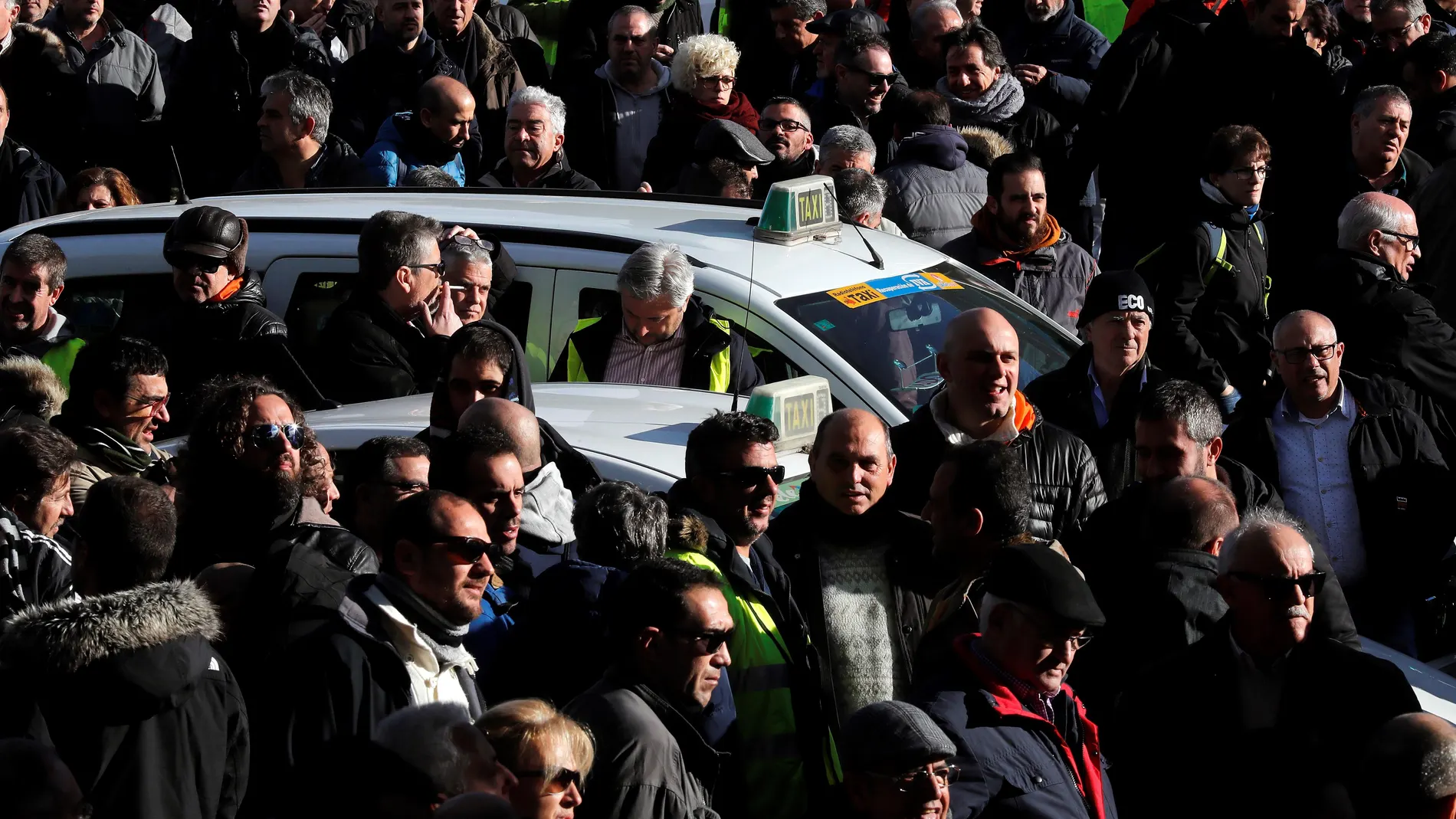 Taxistas se manifiestan en Madrid. Taxistas se manifiestan en Madrid.