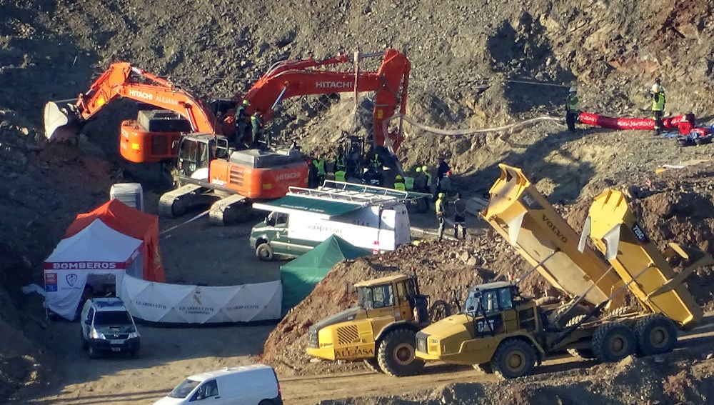 El equipo de rescate en el pozo de Totalán (Málaga)